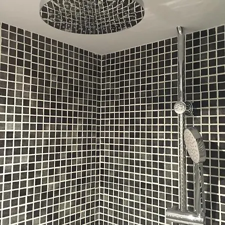 Victoria Place Apartment *